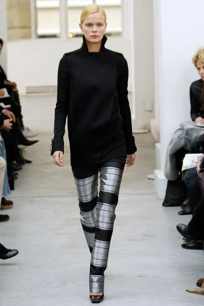 Look 25